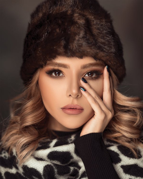 model in fur hat by dubai photographer