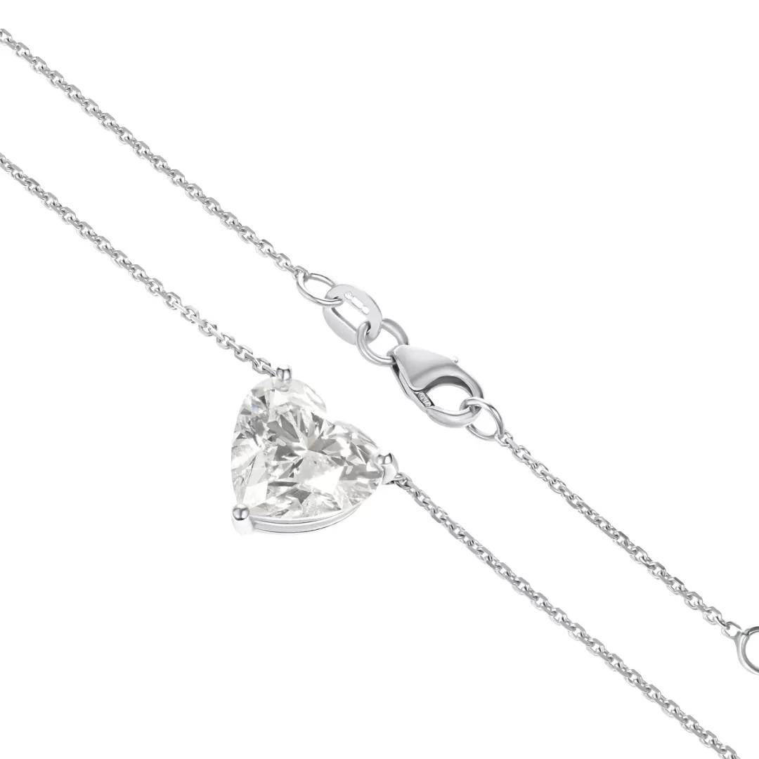 Detailed 360-degree jewelry product photography highlighting material textures by Tall Photographer