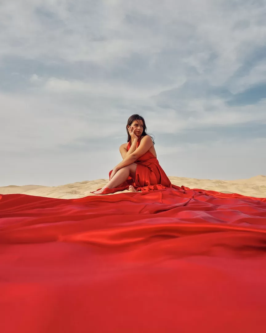 Desert Photoshoot Dubai | Flying Dress | Tall Photographer
